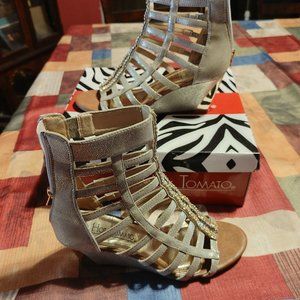 Gray wedge sandal